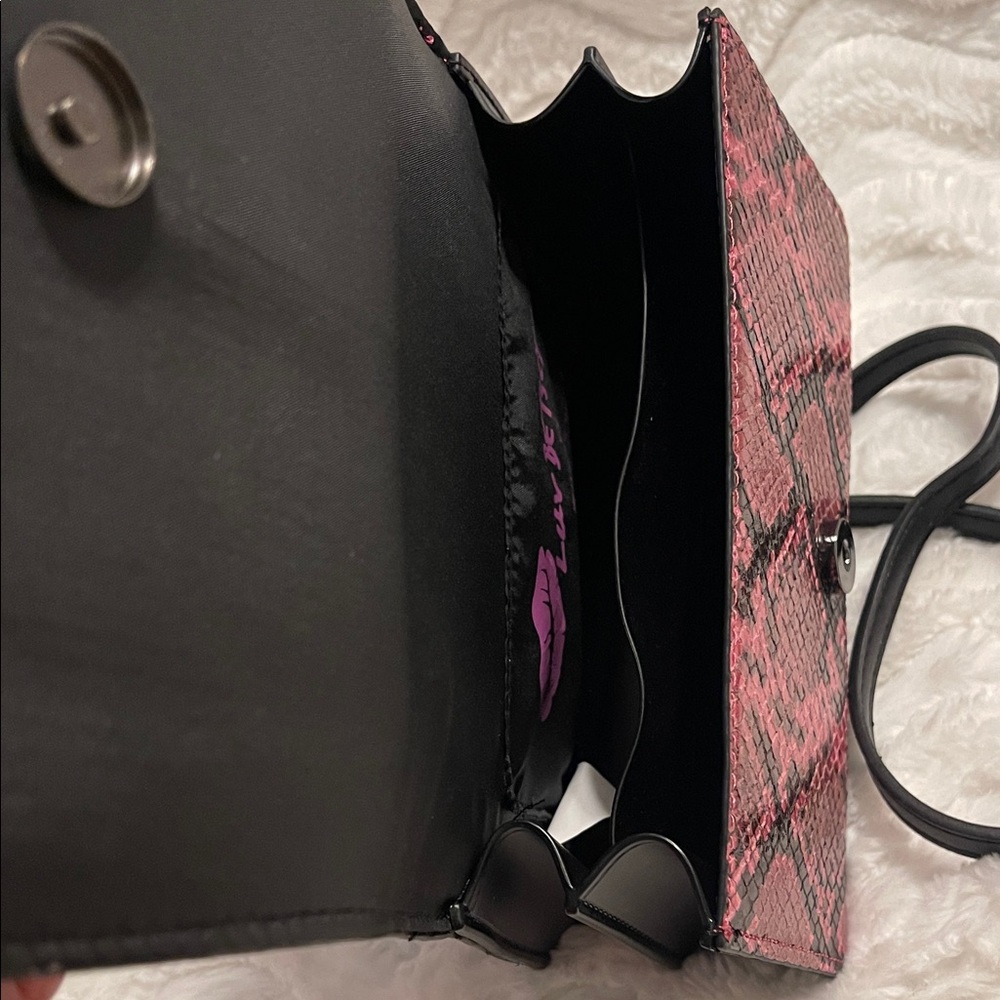 NWT Betsey Johnson Pink Snake Print Crossbody Bag - Picture 12 of 16